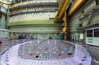 Nükleer enerji santrali. Nükleer reaktörün merkezi koridoru, reaktör kapağı, reaktör yakıt elementlerinin bakımı ve değiştirilmesi.