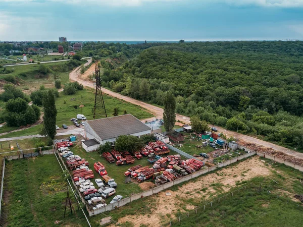 Gamla Rostiga Brutna Ryska Brandbilar För Metallskrot Flygsikt — Stockfoto