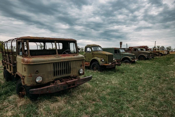 Alter Rostiger Lastwagen Verlassenen Industriegebiet — Stockfoto