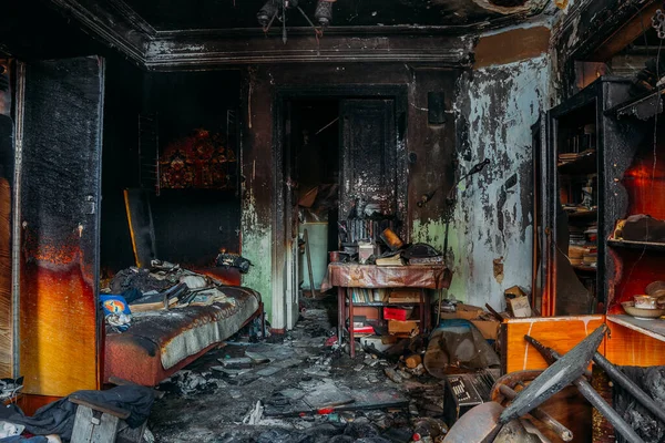 Burnt apartment house interior. Burned furniture. Consequences of fire concept — Stock Photo, Image