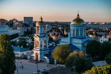 İyi akşamlar Voronezh. Pokrovsky Katedrali, hava manzaralı.