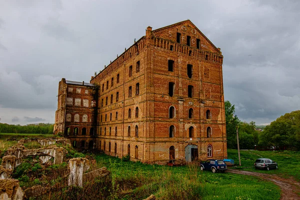 Edificio Industrial Abandonado Ladrillo Rojo Antiguo Molino Agua Ruinas — Foto de Stock