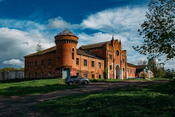 Alte Verlassene Ruine Gotischen Stil Mit Glasfenster — Stockfoto