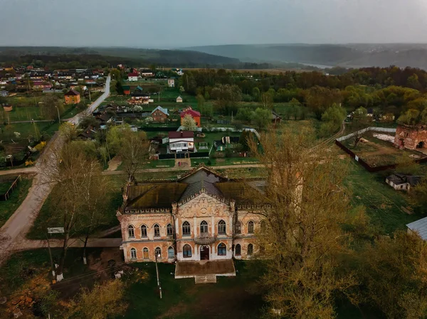 Staré Opuštěné Zbořené Sídlo Gotickém Stylu Barevnými Okny Avchurinu Letecký — Stock fotografie