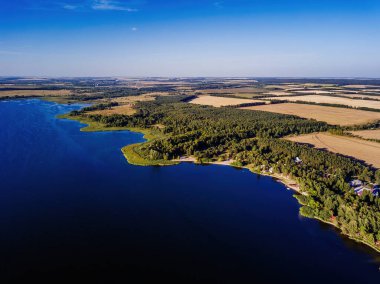 Güzel doğal manzaranın havadan görünüşü. Eski Oskol Gölü, Rusya.