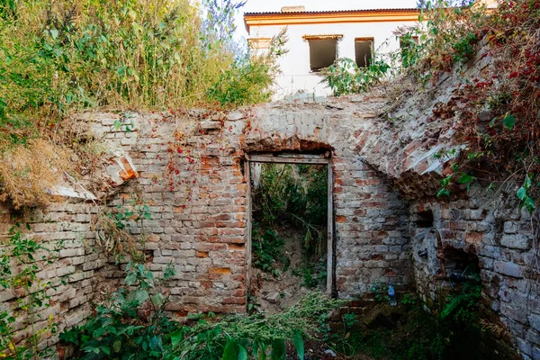 Viejas casas abandonadas en la ciudad fantasma — Foto de Stock