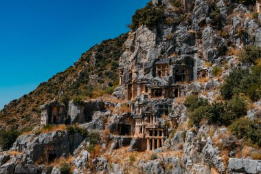 Antik Lycian rock türbesi Demre, eski Myra, Antalya, Türkiye 'deki kalıntıları.