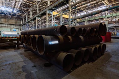 Depodaki boru hattı inşaatı için yeni dökme demir borular.