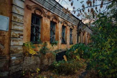 Eski terk edilmiş perili köşk. Eski tüccar Gardenin evi, Voronezh..