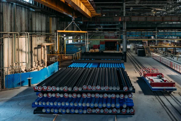 Neue Gussrohre Für Rohrleitungsbau Lagerhalle — Stockfoto