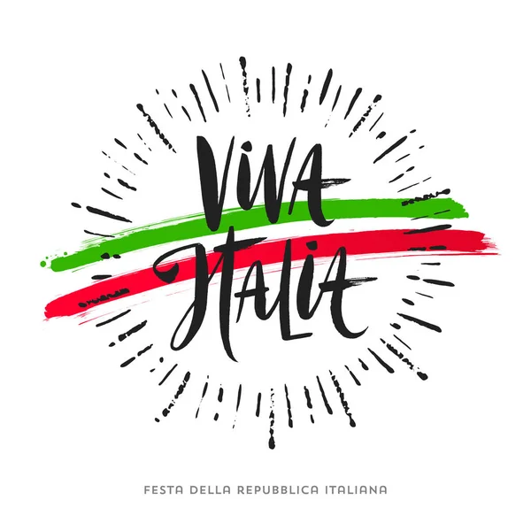Olasz Köztársaság nap kézzel rajzolt vektor illusztráció. Kefe betűk köszöntő, Sunburst sugarak és ecsetvonások a színe az olasz nemzeti zászló. — Stock Vector