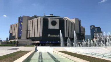 Sofia, Bulgaristan - 29 Mayıs 2018: bina, Sofya, Bulgaristan'ın en büyük yapılarından biri çeşmeler Ulusal Kültür Sarayı (Ndk) önünde