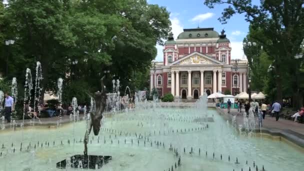 Sofia Bulgária Maio 2018 Fontes Frente Teatro Nacional Ivan Vazov — Vídeo de Stock