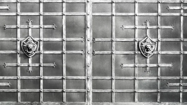 昔ながらの金属製の門 — ストック写真