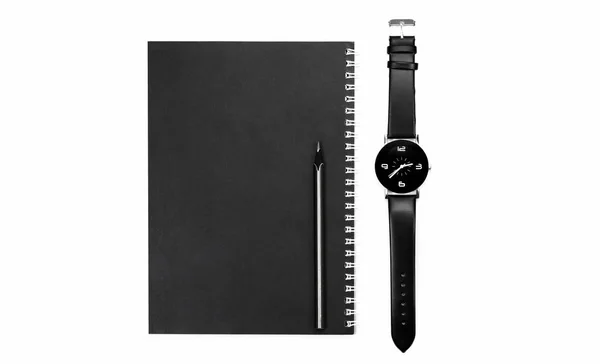 黑色时钟 黑色铅笔 笔记本 白色背景 — 图库照片