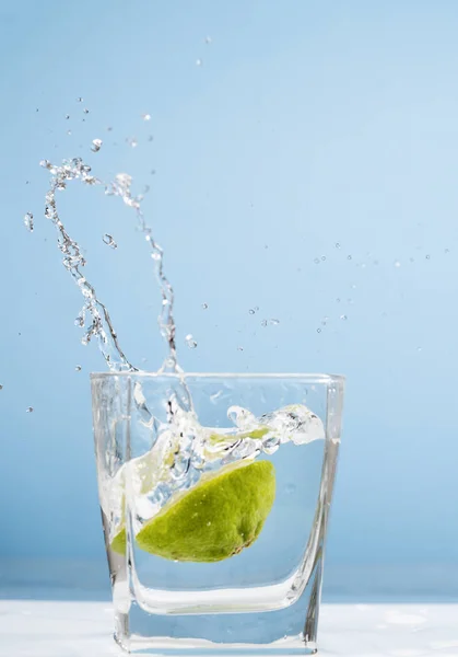 Lime Glass Water — Stock Photo, Image