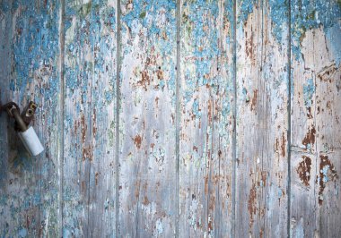 Büyük ahşap kapı, kapat.