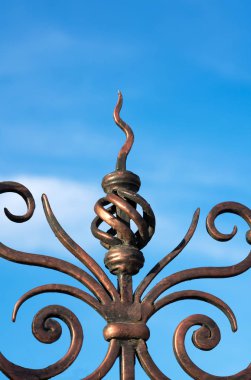 Metal kapıların sahte ürünlerinin sanatsal işleyişi