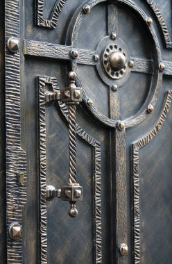 Sahte metal kapı, kapat.