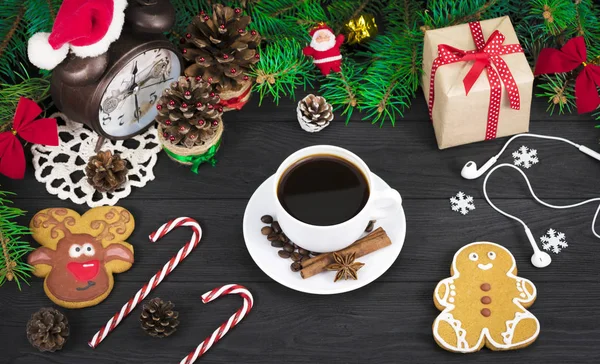 Новогоднее Печенье Чашка Кофе Черном Фоне — стоковое фото