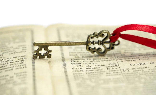 Key Open Bible — Stock Photo, Image