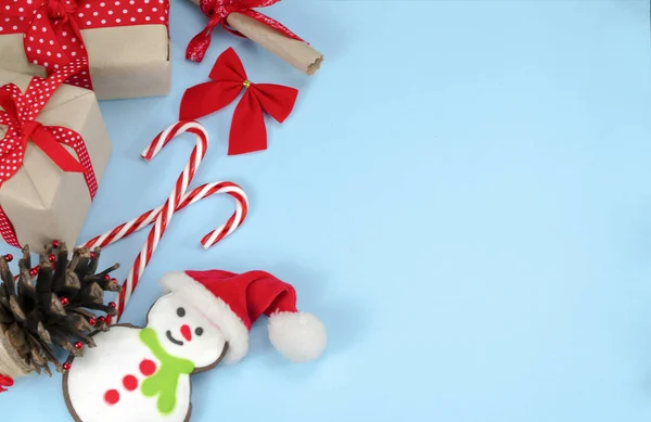 Weihnachtsgeschenke Auf Blauem Hintergrund — Stockfoto