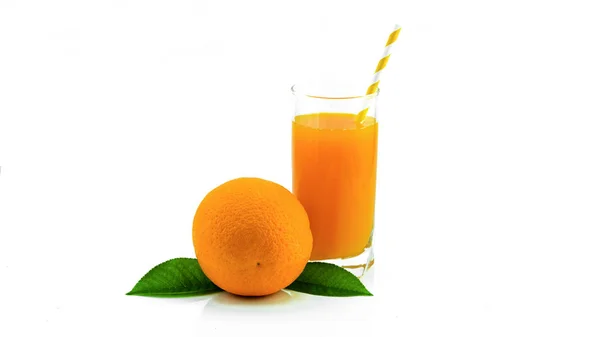 白地にオレンジとオレンジ ジュース — ストック写真