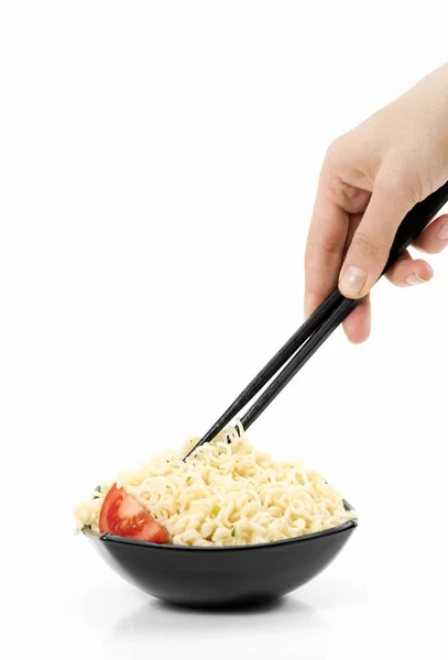 Mão Paus Japoneses Macarrão Fundo Branco — Fotografia de Stock