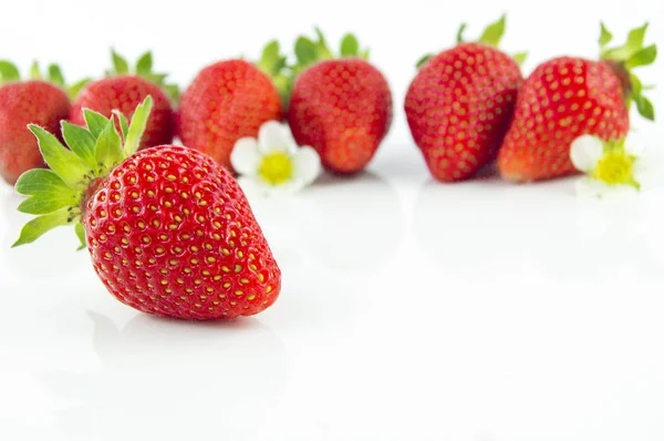 Aardbeien Witte Achtergrond — Stockfoto