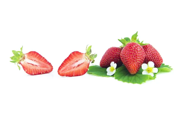 Halbe Erdbeere Auf Weißem Hintergrund — Stockfoto