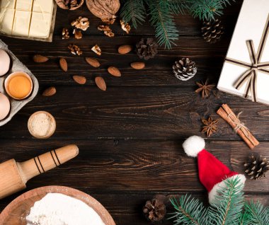 Noel yemeği pişirmek için gerekli malzemeler.