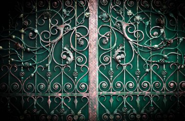 Dekoratif güzel dövülmüş metal kapı bitiş elementi