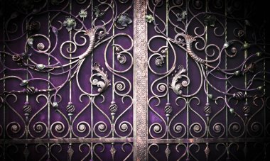 Dekoratif güzel dövülmüş metal kapı bitiş elementi