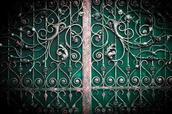 Dekoratif güzel dövülmüş metal kapı bitiş elementi