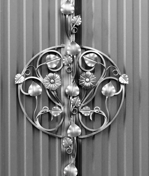 Floral Στολίδι Σφυρήλατο Φράχτη Από Χυτοσίδηρο — Φωτογραφία Αρχείου