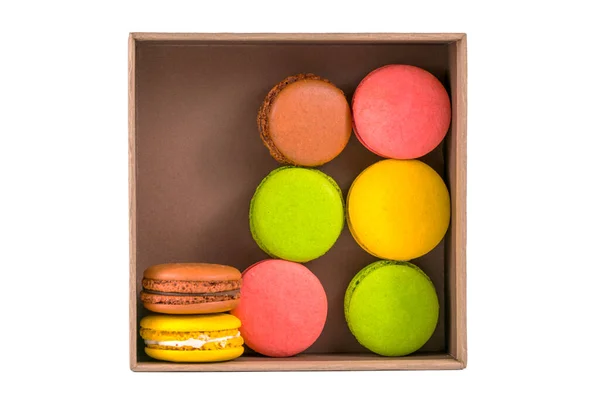 Macarons Colorés Dans Des Boîtes Sur Fond Blanc — Photo
