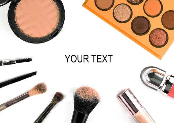 Makeup Borste Och Kosmetika Vit Bakgrund — Stockfoto