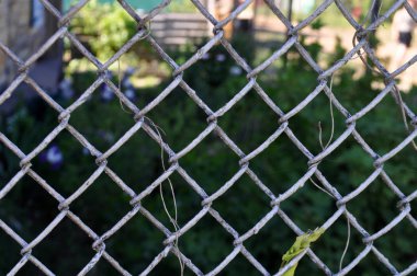 Bir zincir çitin yakın çekim