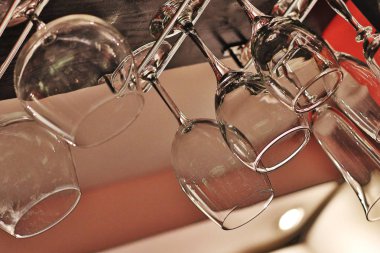 Sarmaşık gözlükte yerel bar