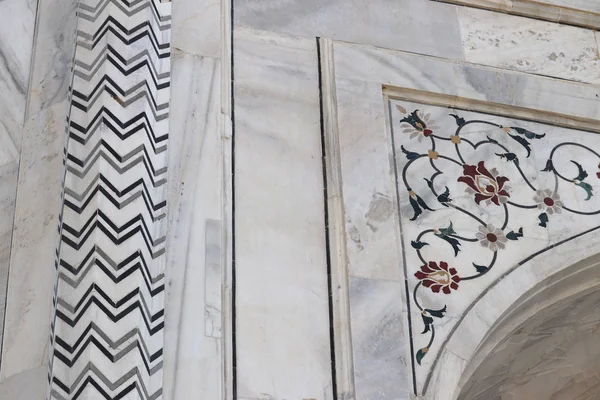 Taj Mahal'ı dış duvarlar, Agra, Hindistan süsler