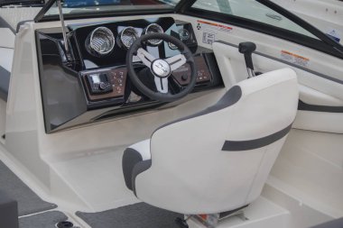 Kokpit lüks sürat teknesi
