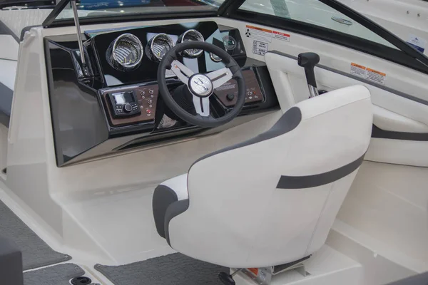 Kokpit lüks sürat teknesi