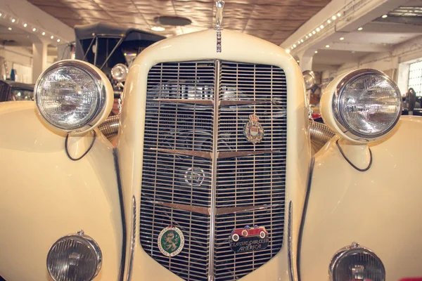 Een 1935 Auburn 851 Vintage Voertuig Blootgesteld Auto Museum Belgrado — Stockfoto