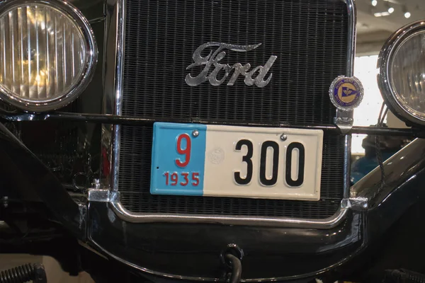 Coche Ford Vintage Fabricado 1935 Expuesto Museo Del Automóvil Belgrado — Foto de Stock