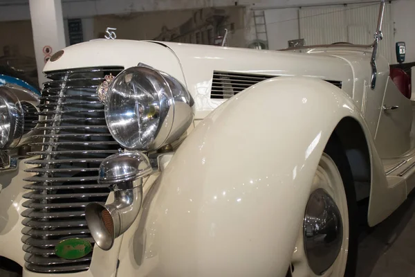 Vintage araç (Skoda) Belgrad'da araba Müzesi'nde maruz Çekoslovakya Cumhuriyeti, yapılan