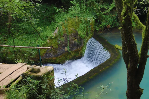 Source Montagne Étonnamment Belle Avec Aquarelle Bleue Céleste Petite Cascade — Photo