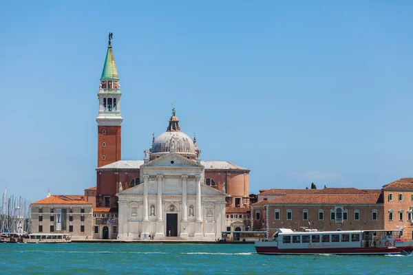 Benátky, Itálie - 15 června 2016: Pohled z ostrova San Georgio Maggiore — Stock fotografie