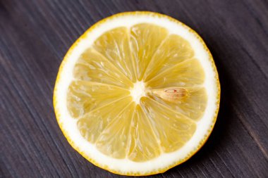 Bir dilim limon yakın kadar üstten görünüm