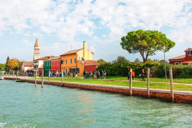Burano, Venedik, İtalya - 10 Ekim 2017: Ada Mozorbo, yakındaki Burano, Venedik, İtalya