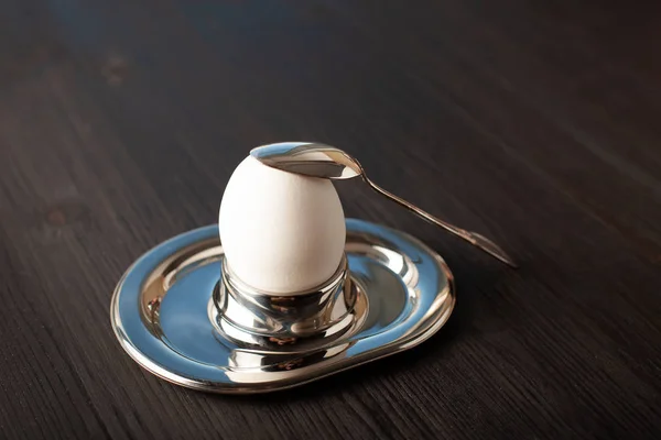 Ei in eggcup — Stockfoto